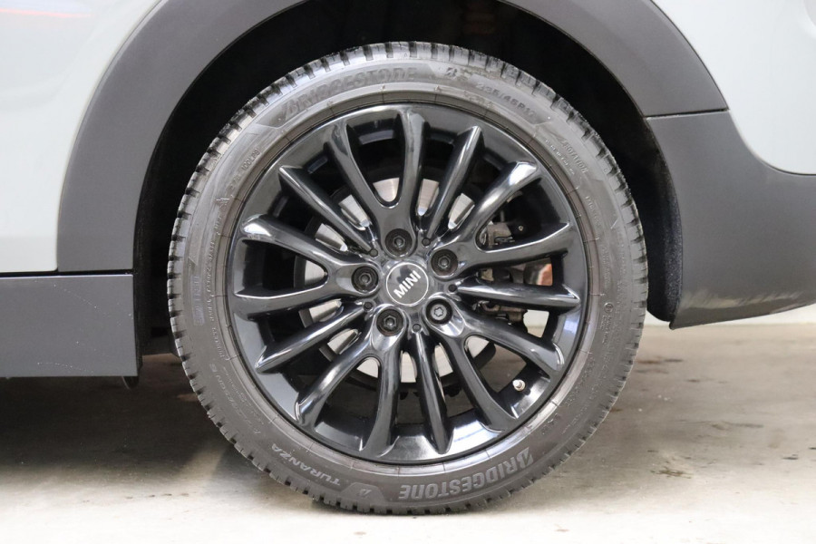 MINI Clubman One Salt Business / Navigatie / LED / Climate Control / Parkeersensoren voor+achter / 16 Inch / Bluetooth / Extra Getint Glas / Cruise Control / Sportstuurwiel / Chrome Line