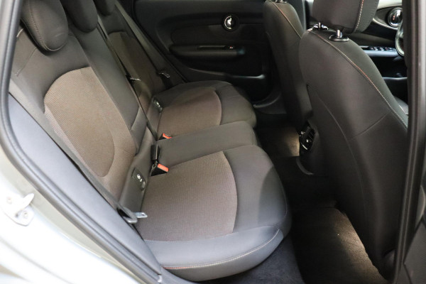 MINI Clubman One Salt Business / Navigatie / LED / Climate Control / Parkeersensoren voor+achter / 16 Inch / Bluetooth / Extra Getint Glas / Cruise Control / Sportstuurwiel / Chrome Line