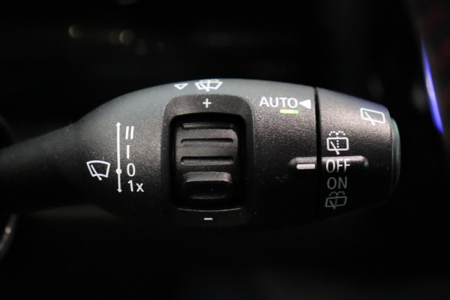 MINI Clubman One Salt Business / Navigatie / LED / Climate Control / Parkeersensoren voor+achter / 16 Inch / Bluetooth / Extra Getint Glas / Cruise Control / Sportstuurwiel / Chrome Line