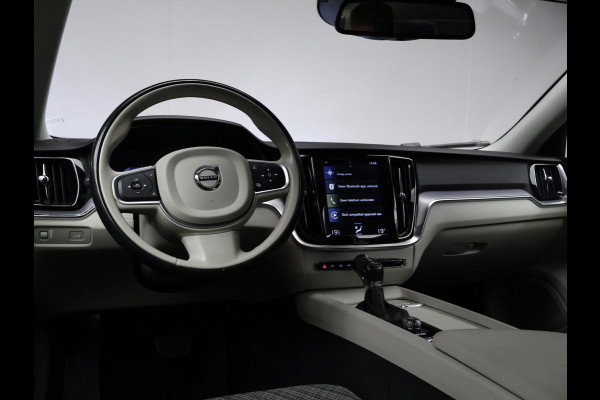 Volvo V60 2.0 T5 Sport (APPLE CARPLAY,NAVI,CAMERA,SPORTSTOELEN,LED,PDC,GETINT,NETTESTAAT)