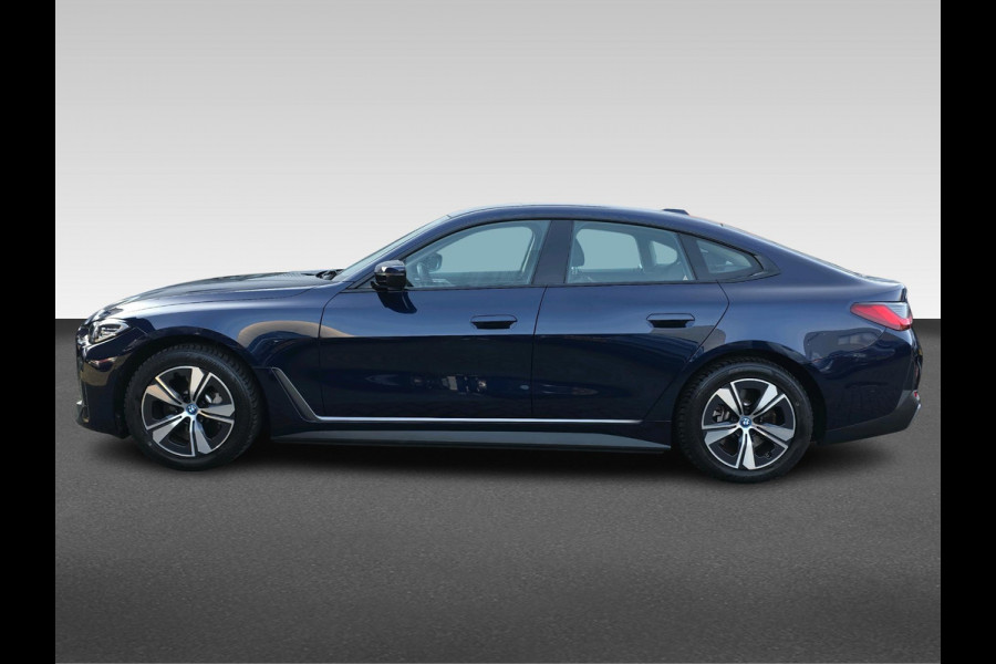 BMW i4 eDrive40 84 kWh | Automaat | Harman & Kardon | Adaptive Cruisecontrol | Elektrische kofferbak |