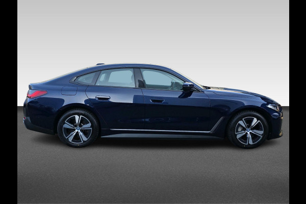 BMW i4 eDrive40 84 kWh | Automaat | Harman & Kardon | Adaptive Cruisecontrol | Elektrische kofferbak |