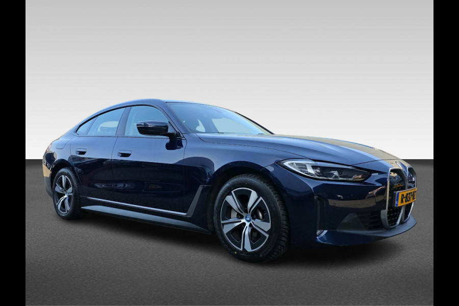 BMW i4 eDrive40 84 kWh | Automaat | Harman & Kardon | Adaptive Cruisecontrol | Elektrische kofferbak |