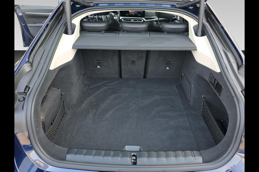 BMW i4 eDrive40 84 kWh | Automaat | Harman & Kardon | Adaptive Cruisecontrol | Elektrische kofferbak |