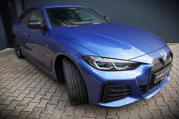 BMW i4 eDrive35 High Executive 70 kWh M Sport | Harman Kardon | Laser | M Stoelen | Camera | Stuurverwarming | Trekhaak | Memory Seats | Keyless | M Gordels | Adaptive Cruise Control | Stoelverwarming | Shadow Line |