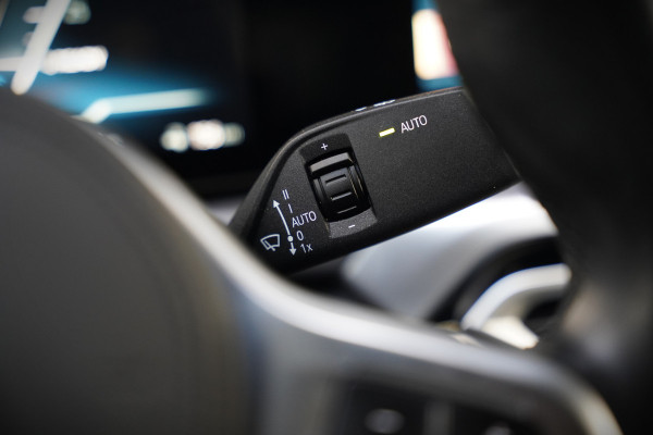 BMW i4 eDrive35 High Executive 70 kWh M Sport | Harman Kardon | Laser | M Stoelen | Camera | Stuurverwarming | Trekhaak | Memory Seats | Keyless | M Gordels | Adaptive Cruise Control | Stoelverwarming | Shadow Line |