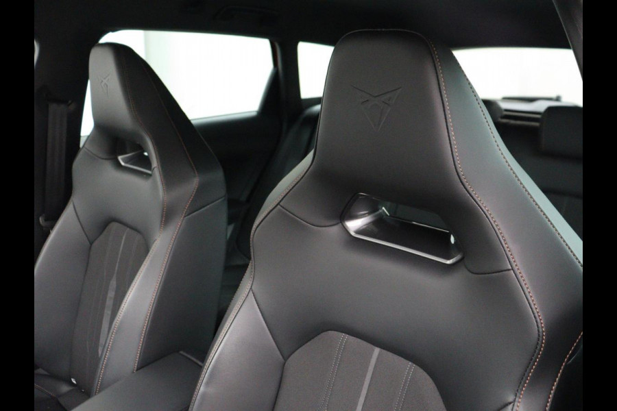 CUPRA Leon 1.4 eHybrid | Trekhaak | Stoelverwarming | Carplay | Camera | Navigatie | Adaptive cruise | Stuurverwarming | Keyless | Full LED | Sportstoelen | PHEV | Plug In