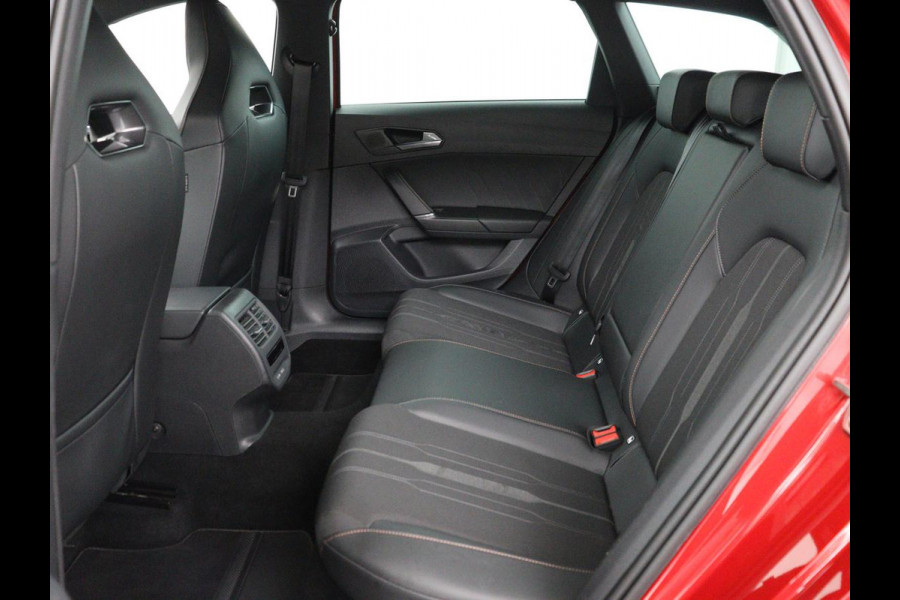 CUPRA Leon 1.4 eHybrid | Trekhaak | Stoelverwarming | Carplay | Camera | Navigatie | Adaptive cruise | Stuurverwarming | Keyless | Full LED | Sportstoelen | PHEV | Plug In