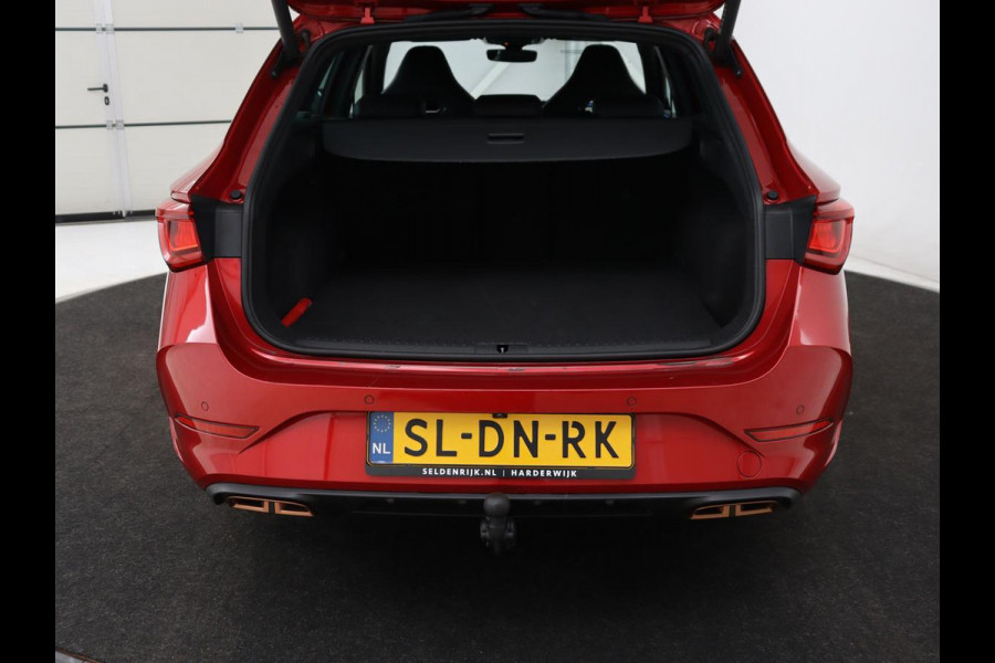 CUPRA Leon 1.4 eHybrid | Trekhaak | Stoelverwarming | Carplay | Camera | Navigatie | Adaptive cruise | Stuurverwarming | Keyless | Full LED | Sportstoelen | PHEV | Plug In