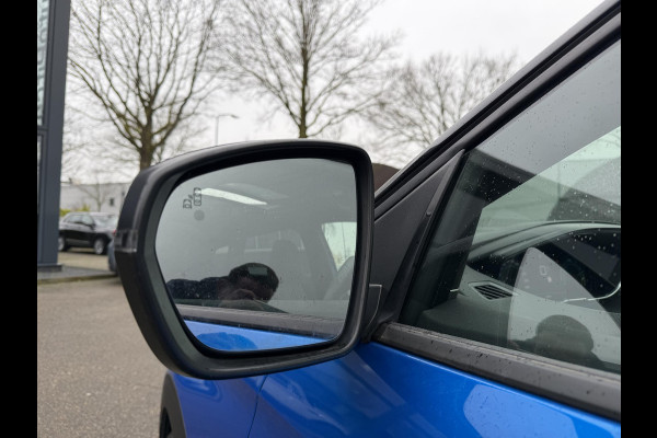 Peugeot 3008 1.6 HYbrid4 300 GT BLACK OPTIC BOMVOL! 22.000KM!| BLACK| STOEL VERWARMING | MASSAGE STOELEN | ELEKT. STOELEN MET GEHEUGEN | ADAPTIVE CRUISE | 12MND BOVAG GARANTIE | ELEKT. ACHTERKLEP | PANO DAK | FOCAL AUDIO|