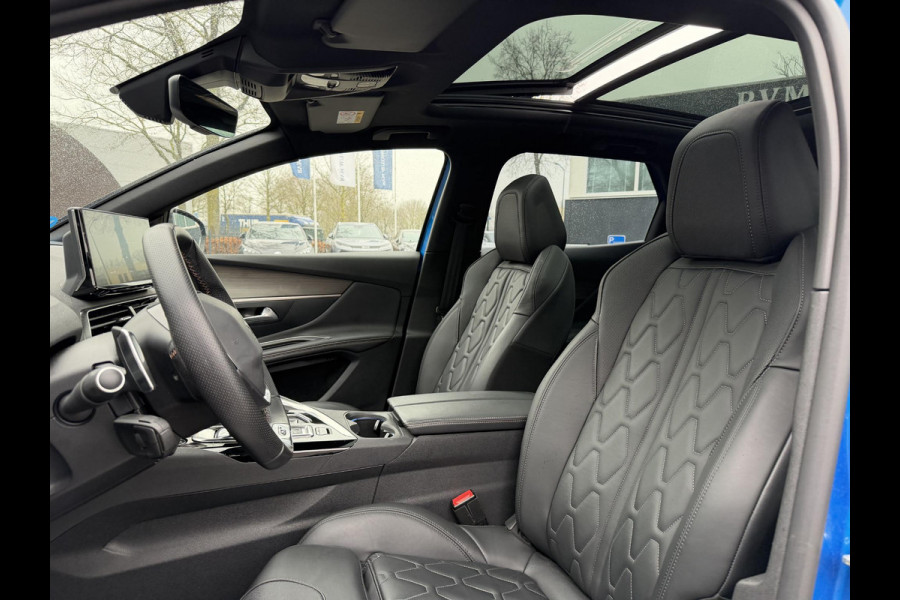Peugeot 3008 1.6 HYbrid4 300 GT BLACK OPTIC BOMVOL! 22.000KM!| BLACK| STOEL VERWARMING | MASSAGE STOELEN | ELEKT. STOELEN MET GEHEUGEN | ADAPTIVE CRUISE | 12MND BOVAG GARANTIE | ELEKT. ACHTERKLEP | PANO DAK | FOCAL AUDIO|