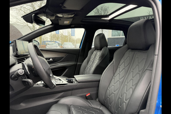 Peugeot 3008 1.6 HYbrid4 300 GT BLACK OPTIC BOMVOL! 22.000KM!| BLACK| STOEL VERWARMING | MASSAGE STOELEN | ELEKT. STOELEN MET GEHEUGEN | ADAPTIVE CRUISE | 12MND BOVAG GARANTIE | ELEKT. ACHTERKLEP | PANO DAK | FOCAL AUDIO|
