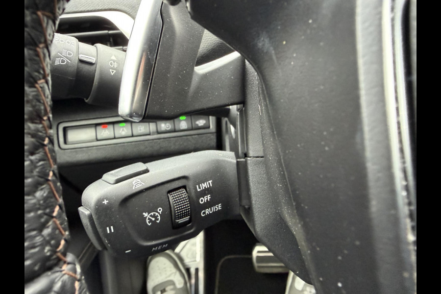 Peugeot 3008 1.6 HYbrid4 300 GT BLACK OPTIC BOMVOL! 22.000KM!| BLACK| STOEL VERWARMING | MASSAGE STOELEN | ELEKT. STOELEN MET GEHEUGEN | ADAPTIVE CRUISE | 12MND BOVAG GARANTIE | ELEKT. ACHTERKLEP | PANO DAK | FOCAL AUDIO|
