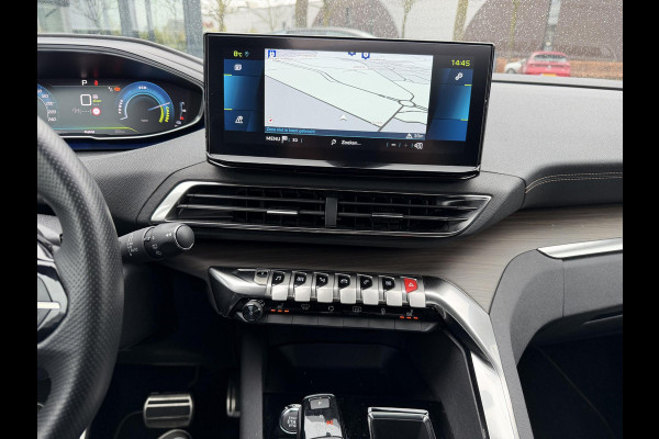 Peugeot 3008 1.6 HYbrid4 300 GT BLACK OPTIC BOMVOL! 22.000KM!| BLACK| STOEL VERWARMING | MASSAGE STOELEN | ELEKT. STOELEN MET GEHEUGEN | ADAPTIVE CRUISE | 12MND BOVAG GARANTIE | ELEKT. ACHTERKLEP | PANO DAK | FOCAL AUDIO|