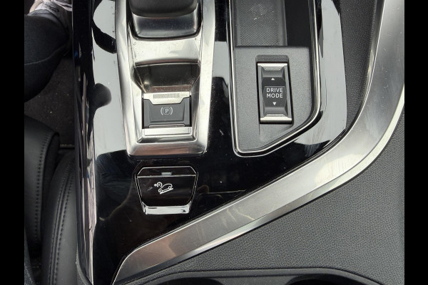 Peugeot 3008 1.6 HYbrid4 300 GT BLACK OPTIC BOMVOL! 22.000KM!| BLACK| STOEL VERWARMING | MASSAGE STOELEN | ELEKT. STOELEN MET GEHEUGEN | ADAPTIVE CRUISE | 12MND BOVAG GARANTIE | ELEKT. ACHTERKLEP | PANO DAK | FOCAL AUDIO|