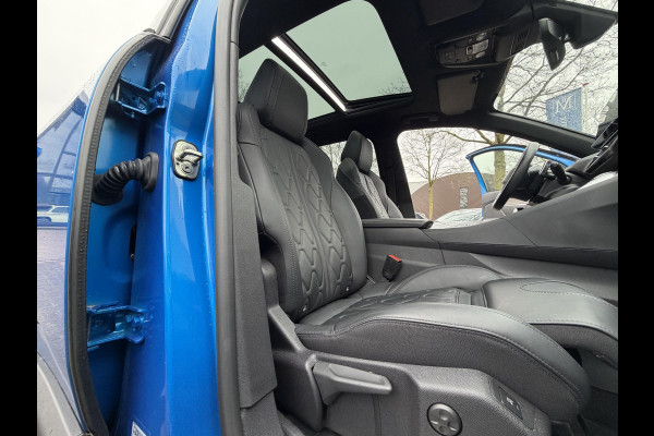 Peugeot 3008 1.6 HYbrid4 300 GT BLACK OPTIC BOMVOL! 22.000KM!| BLACK| STOEL VERWARMING | MASSAGE STOELEN | ELEKT. STOELEN MET GEHEUGEN | ADAPTIVE CRUISE | 12MND BOVAG GARANTIE | ELEKT. ACHTERKLEP | PANO DAK | FOCAL AUDIO|