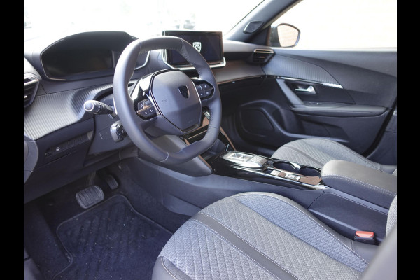Peugeot 2008 1.2 PureTech 130pk Automaat Allure | Navigatie | Apple Carplay/Android Auto | 360 camera | Parkeersensoren | Blind Spot Assist | Adaptive Cruise Control | Stoelverwarming | Getinte ramen | Climate Control