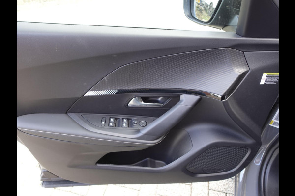 Peugeot 2008 1.2 PureTech 130pk Automaat Allure | Navigatie | Apple Carplay/Android Auto | 360 camera | Parkeersensoren | Blind Spot Assist | Adaptive Cruise Control | Stoelverwarming | Getinte ramen | Climate Control