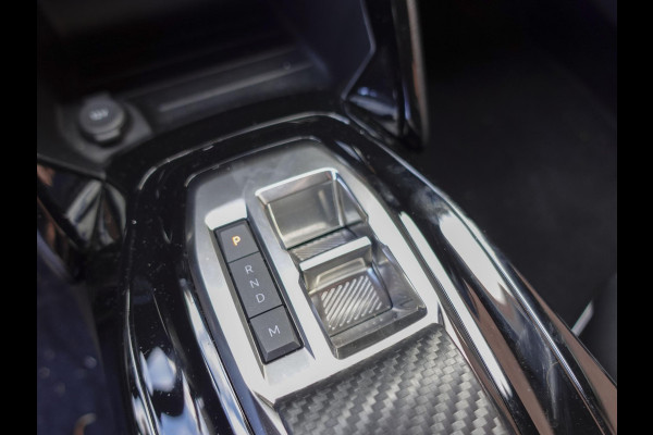 Peugeot 2008 1.2 PureTech 130pk Automaat Allure | Navigatie | Apple Carplay/Android Auto | 360 camera | Parkeersensoren | Blind Spot Assist | Adaptive Cruise Control | Stoelverwarming | Getinte ramen | Climate Control