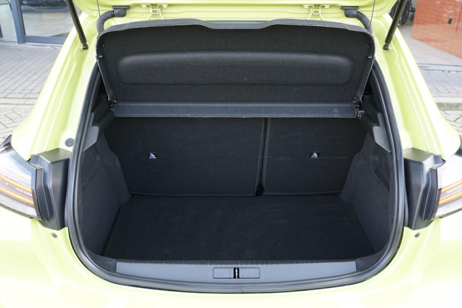 Peugeot 208 Hybrid 100 e-DCS6 Allure + CAMERA / KEYLESS / CARPLAY