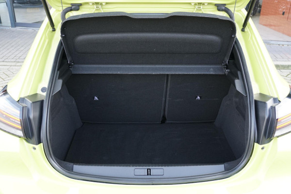 Peugeot 208 Hybrid 100 e-DCS6 Allure + CAMERA / KEYLESS / CARPLAY