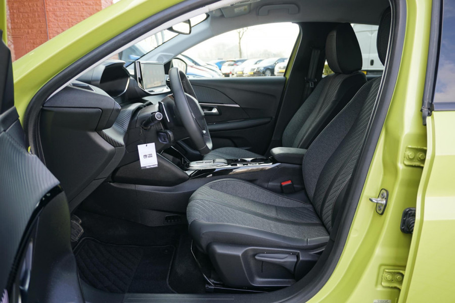 Peugeot 208 Hybrid 100 e-DCS6 Allure + CAMERA / KEYLESS / CARPLAY