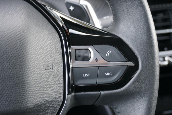 Peugeot 208 Hybrid 100 e-DCS6 Allure + CAMERA / KEYLESS / CARPLAY