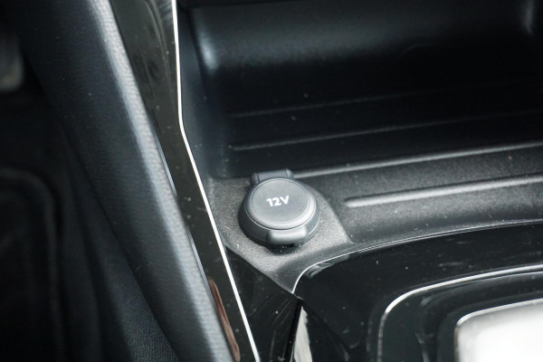 Peugeot 208 Hybrid 100 e-DCS6 Allure + CAMERA / KEYLESS / CARPLAY