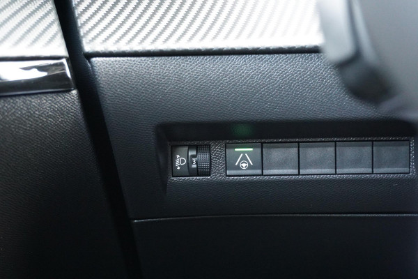Peugeot 208 Hybrid 100 e-DCS6 Allure + CAMERA / KEYLESS / CARPLAY