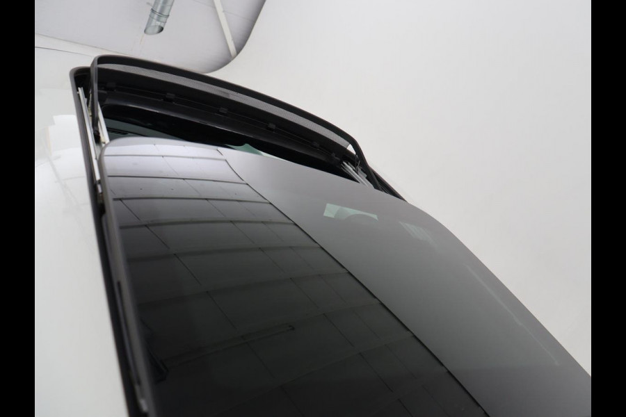 MINI Mini Electric Yours 33kWh | SOH 100% | Panoramadak | Leder | Stoelverwarming | Camera | Warmtepomp | Keyless | Head-Up | Carplay | Navigatie | Full LED | Park Assist