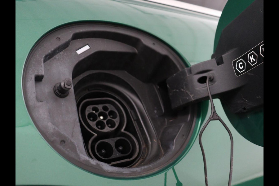 MINI Mini Electric Yours 33kWh | SOH 100% | Panoramadak | Leder | Stoelverwarming | Camera | Warmtepomp | Keyless | Head-Up | Carplay | Navigatie | Full LED | Park Assist