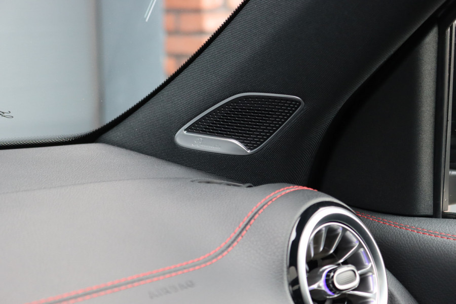 Mercedes-Benz EQB 350 4MATIC AMG Line 71 kWh | 40.500,- Netto | Distronic | Memory | HUD | Verwarmd Stuurwiel | Trekhaak | Burmester | Panoramadak | Keyless Go | Surround Camera |  Vario-Achterbank |