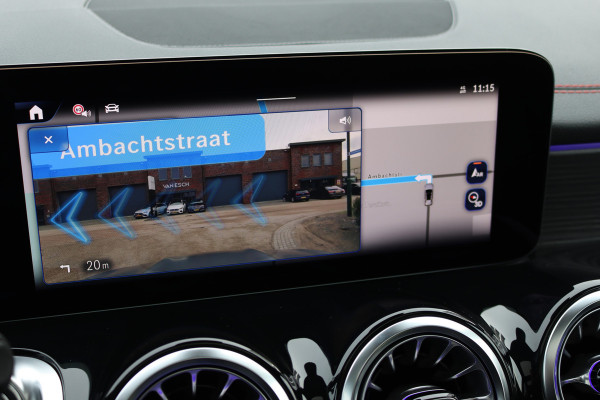 Mercedes-Benz EQB 350 4MATIC AMG Line 71 kWh | 40.500,- Netto | Distronic | Memory | HUD | Verwarmd Stuurwiel | Trekhaak | Burmester | Panoramadak | Keyless Go | Surround Camera |  Vario-Achterbank |