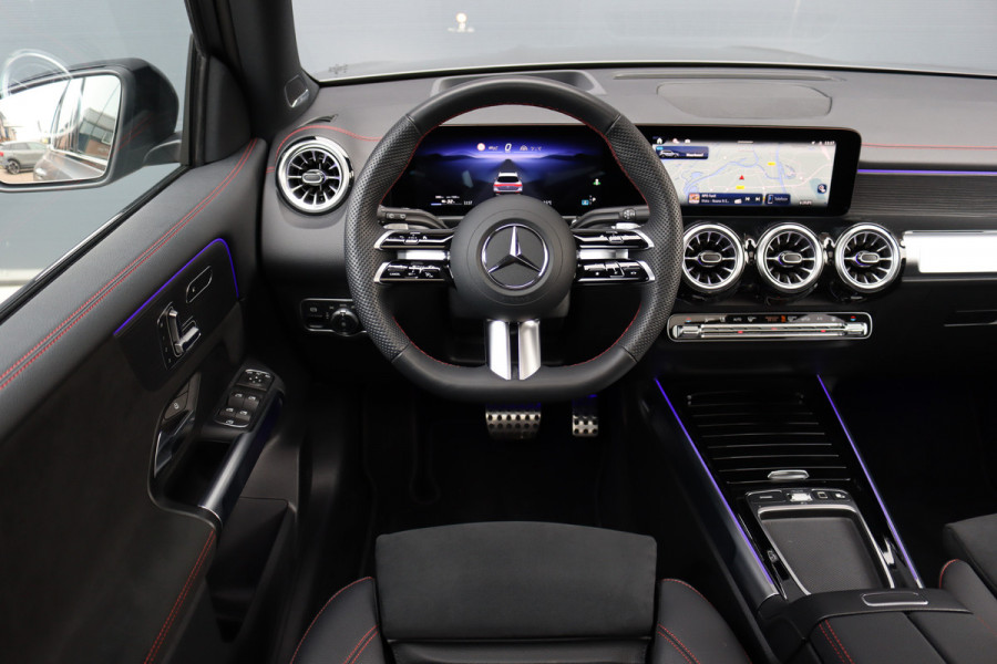 Mercedes-Benz EQB 350 4MATIC AMG Line 71 kWh | 40.500,- Netto | Distronic | Memory | HUD | Verwarmd Stuurwiel | Trekhaak | Burmester | Panoramadak | Keyless Go | Surround Camera |  Vario-Achterbank |