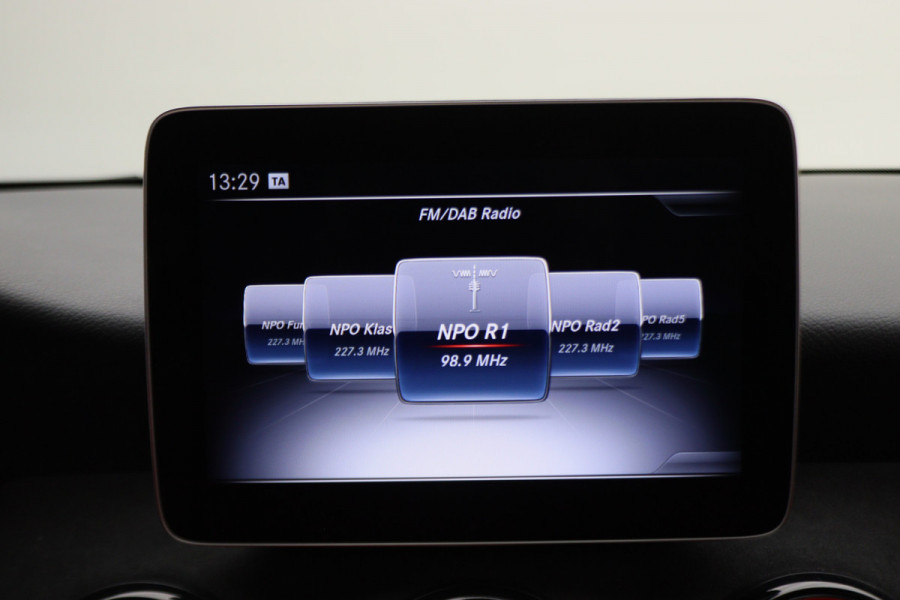 Mercedes-Benz CLA-Klasse Shooting Brake 250 Sport 4MATIC Prestige AMG Panoramadak, Memory, H&K, Apple Carplay, Camera, 18"