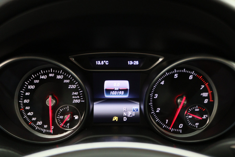 Mercedes-Benz CLA-Klasse Shooting Brake 250 Sport 4MATIC Prestige AMG Panoramadak, Memory, H&K, Apple Carplay, Camera, 18"