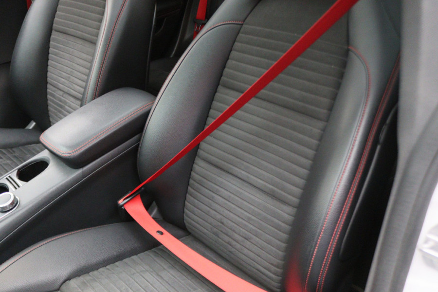 Mercedes-Benz CLA-Klasse Shooting Brake 250 Sport 4MATIC Prestige AMG Panoramadak, Memory, H&K, Apple Carplay, Camera, 18"