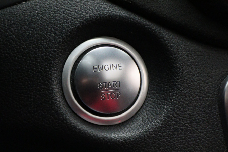 Mercedes-Benz CLA-Klasse Shooting Brake 250 Sport 4MATIC Prestige AMG Panoramadak, Memory, H&K, Apple Carplay, Camera, 18"