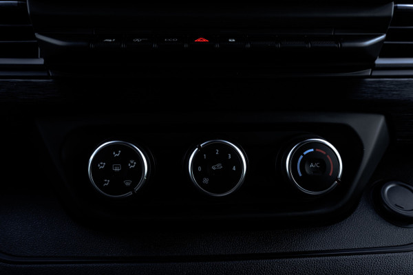 Renault Trafic Renault Trafic Blue dCi 150PK | L2H1 | 9-Zits | EX BTW/BPM | LED | Camera | Navi | Zijschuifdeur R+L | Cruise | Airco | PDC | Eu