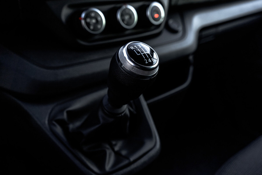 Renault Trafic Blue dCi 150PK | L2H1 | 9-Zits | LED | Canera | Navi | Zijschuifdeur R+L | Cruise | Airco | PDC | Euro 6