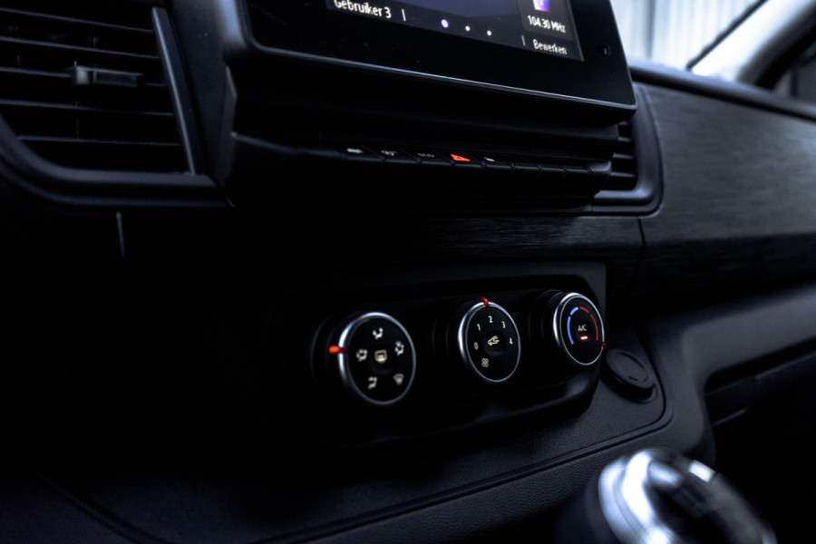 Renault Trafic Blue dCi 150PK | L2H1 | 9-Zits | LED | Canera | Navi | Zijschuifdeur R+L | Cruise | Airco | PDC | Euro 6