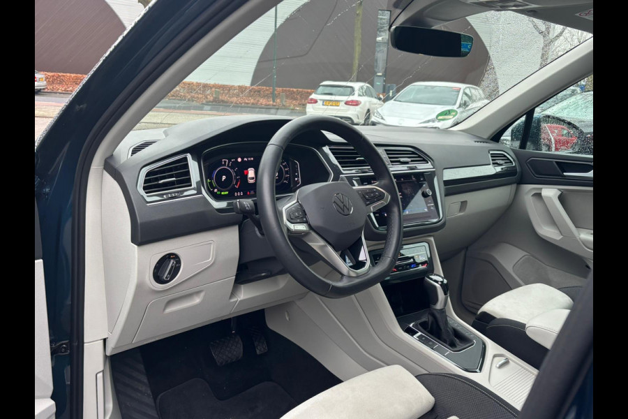 Volkswagen Tiguan 1.4 TSI eHybrid PHEV ELEK. ACHTERKLEP| STOEL MASSAGE| STOEL + STUURVERWARMING| PARKEERSENS. VOOR EN ACHTER| RIJKLAARPRIJS INCL. 12 MND BOVAG GARANTIE
