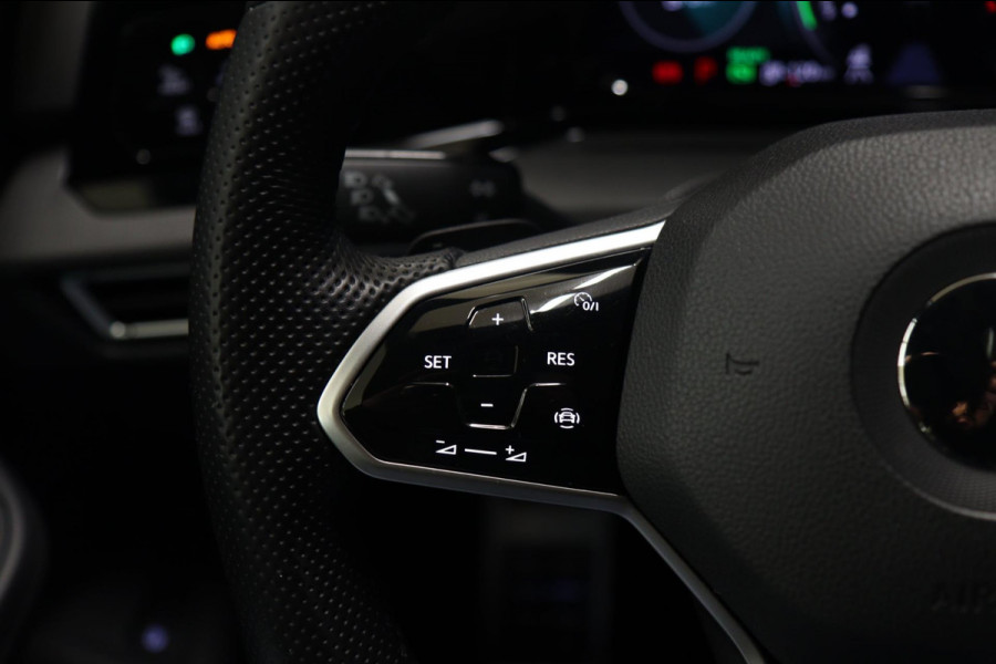 Volkswagen Golf 1.4 eHybrid GTE /PANO/IQLIGHT/CAM/CARPLAY/ACC/LANE ASSIST/VOL