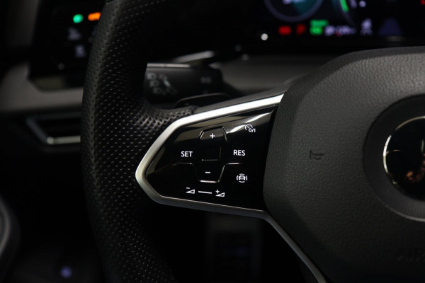 Volkswagen Golf 1.4 eHybrid GTE /PANO/IQLIGHT/CAM/CARPLAY/ACC/LANE ASSIST/VOL