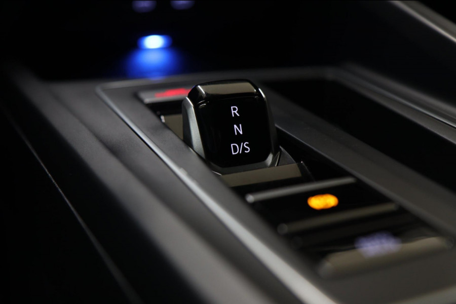 Volkswagen Golf 1.4 eHybrid GTE /PANO/IQLIGHT/CAM/CARPLAY/ACC/LANE ASSIST/VOL