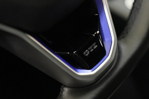 Volkswagen Golf 1.4 eHybrid GTE /PANO/IQLIGHT/CAM/CARPLAY/ACC/LANE ASSIST/VOL