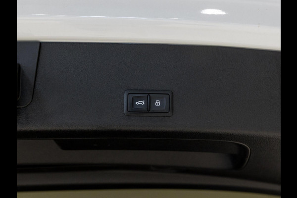 Audi e-tron 55 quattro S edition 95 kWh / 408pk / SOH 89% / Panoramadak / Trekhaak / B&O /