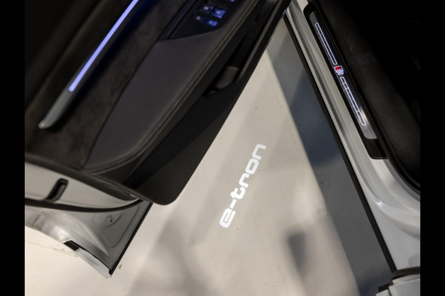Audi e-tron 55 quattro S edition 95 kWh / 408pk / SOH 89% / Panoramadak / Trekhaak / B&O /