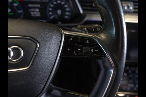 Audi e-tron 55 quattro S edition 95 kWh / 408pk / SOH 89% / Panoramadak / Trekhaak / B&O /