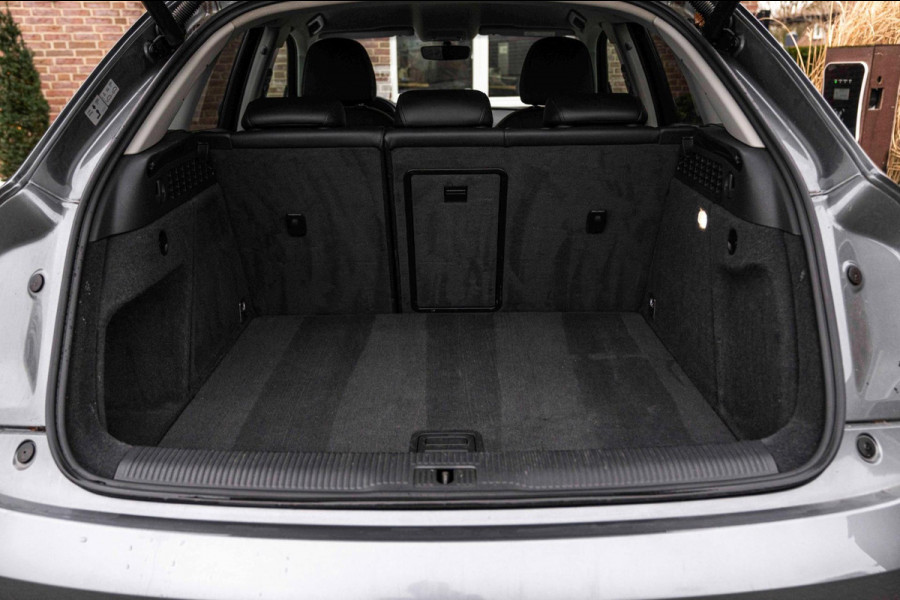 Audi Q3 2.0 TFSI Quattro Sport Line 180 PK Aut. Stoelverwarming Xenon Trekhaak Leder Cruise 20''